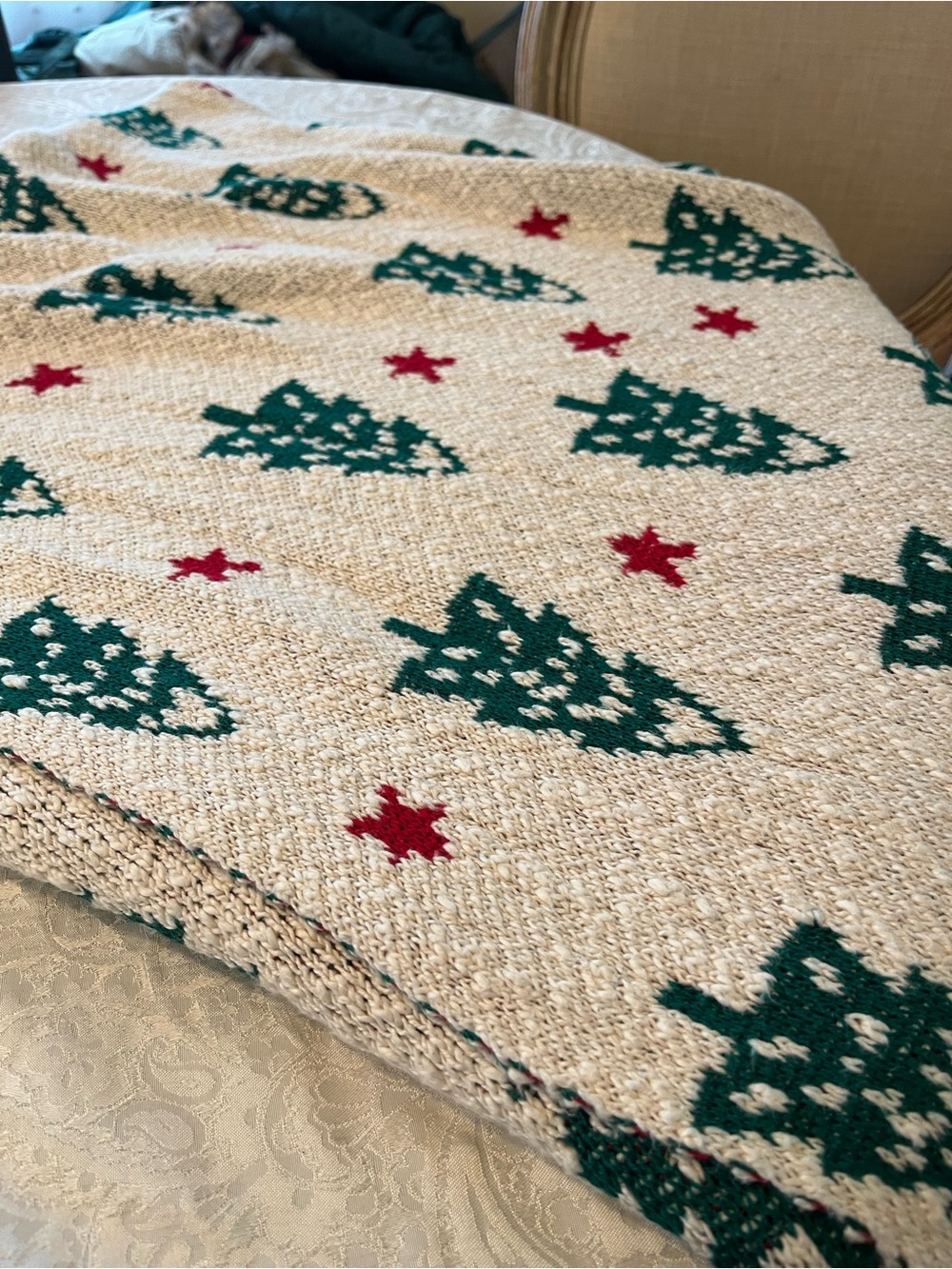 Aspen Large Festive Cream Knit Throw with Green Tree & Red Star Accents cotton
